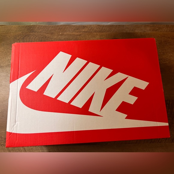 Nike Dunk Low ‘Vintage Michigan’ - Picture 6 of 7